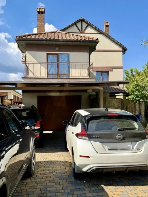 Sauvignon. House 370 sq.m. Repair. Furniture.