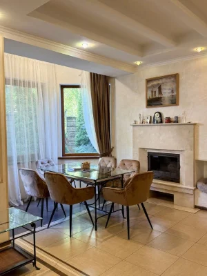 Sauvignon. House 370 sq.m. Repair. Furniture.