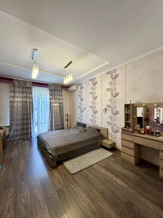 Sauvignon. House 370 sq.m. Repair. Furniture.
