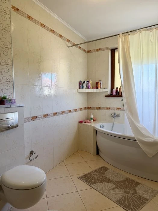 Sauvignon. House 370 sq.m. Repair. Furniture.
