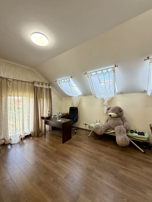 Sauvignon. House 370 sq.m. Repair. Furniture.