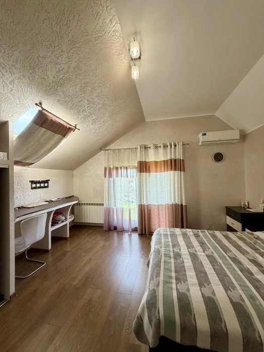Sauvignon. House 370 sq.m. Repair. Furniture.
