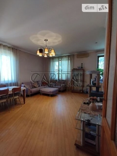 Продаж 4к квартири 93.8 кв. м на вул. Трьохсвятительська 9 •