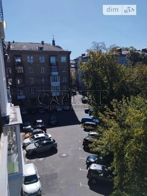 Продаж 4к квартири 93.8 кв. м на вул. Трьохсвятительська 9 •
