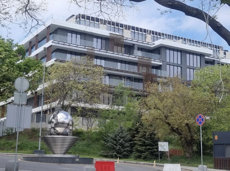 Продам апартаменты. Первая линия моря .Пляж Отрада, трасса с