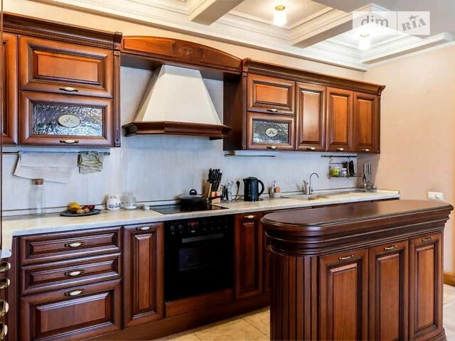 Sale of 3-room apartment 172 sq. m on Mezhyhirska Street 28 • ID 347
