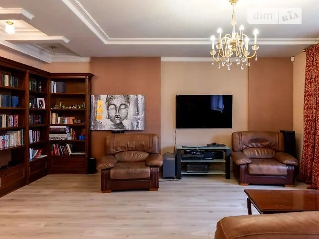 Sale of 3-room apartment 172 sq. m on Mezhyhirska Street 28 • ID 347