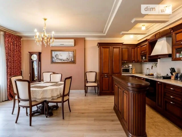 Sale of 3-room apartment 172 sq. m on Mezhyhirska Street 28 • ID 347