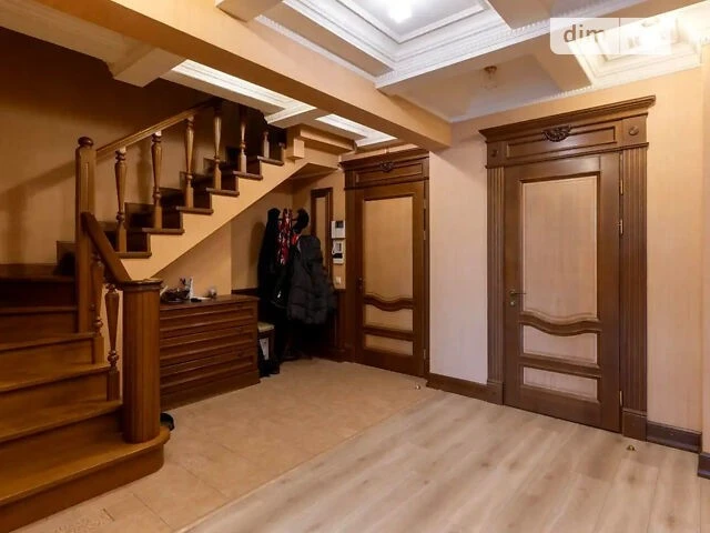 Sale of 3-room apartment 172 sq. m on Mezhyhirska Street 28 • ID 347