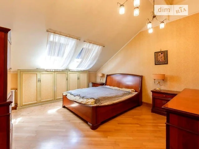 Sale of 3-room apartment 172 sq. m on Mezhyhirska Street 28 • ID 347