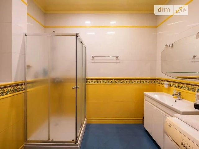 Sale of 3-room apartment 172 sq. m on Mezhyhirska Street 28 • ID 347