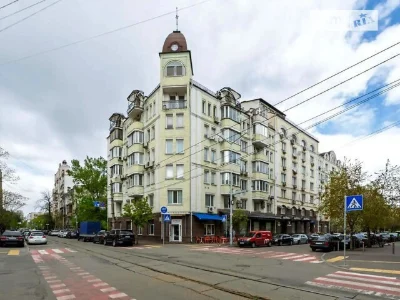 Sale of 3-room apartment 172 sq. m on Mezhyhirska Street 28 • ID 347