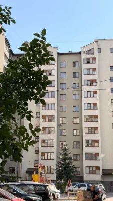 Продається 2 кім. квартира в ЦЕНТРІ  по вул. Хотинська в обж