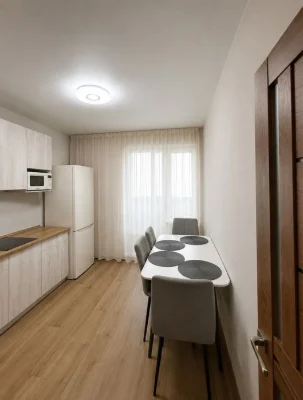Stylish apartment with a walk-in closet for sale near the Akadem metro station.