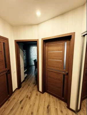 Stylish apartment with a walk-in closet for sale near the Akadem metro station.