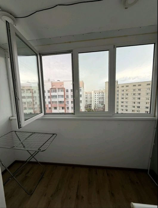 Stylish apartment with a walk-in closet for sale near the Akadem metro station.