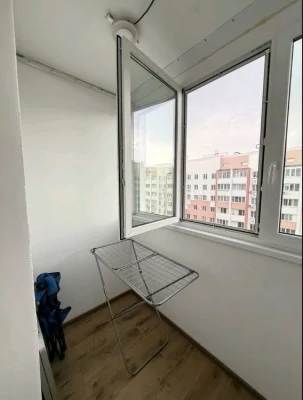 Stylish apartment with a walk-in closet for sale near the Akadem metro station.