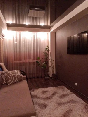 Selling a 3-room apartment in Zhuravlevsky residential complex, near Kyiv metro station.
