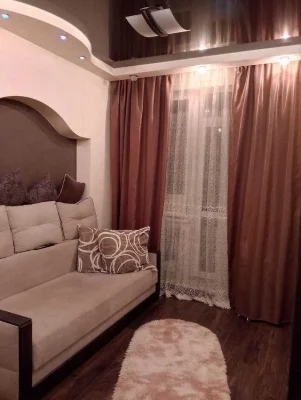 Selling a 3-room apartment in Zhuravlevsky residential complex, near Kyiv metro station.