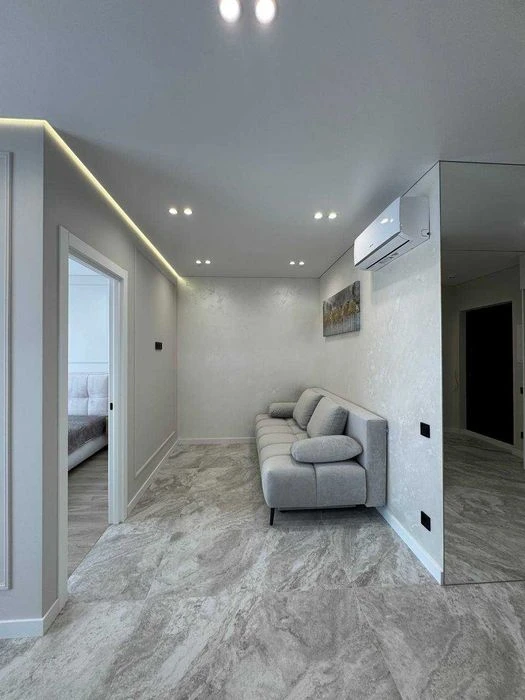 I am selling a one-room apartment in the Yuvan residential complex!
