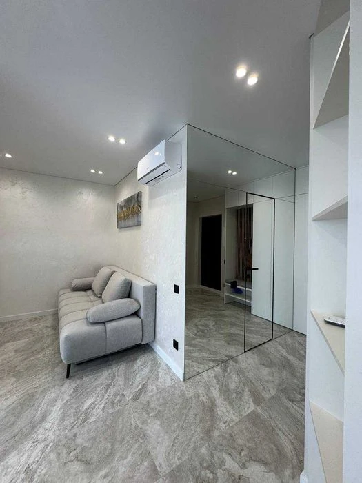 I am selling a one-room apartment in the Yuvan residential complex!