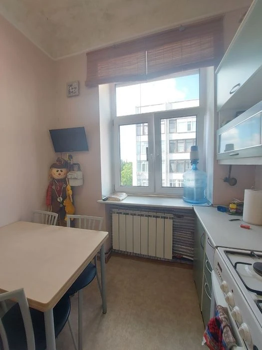 Продам 2-комн квартиру просп. Яворницкого , парк Глобы, ,