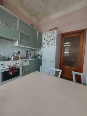 Продам 2-комн квартиру просп. Яворницкого , парк Глобы, ,