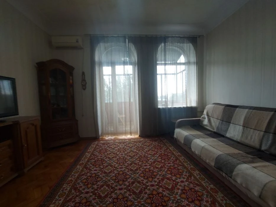 Продам 2-комн квартиру просп. Яворницкого , парк Глобы, ,