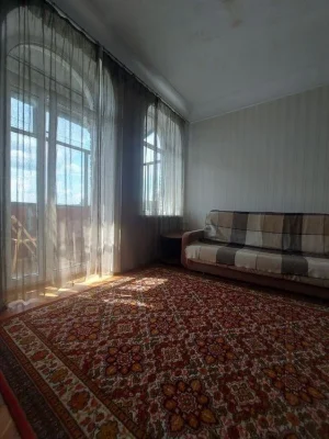 Продам 2-комн квартиру просп. Яворницкого , парк Глобы, ,