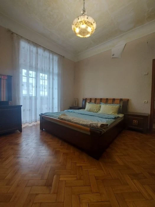 Продам 2-комн квартиру просп. Яворницкого , парк Глобы, ,