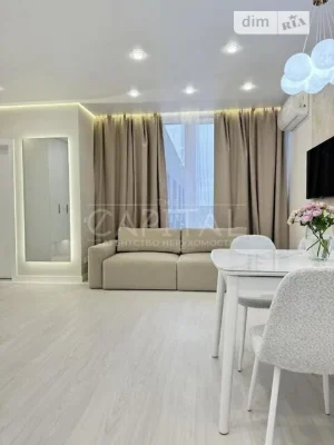 Продаж 1к квартири 42 кв. м на вул. Олександра Олеся 10 • ID