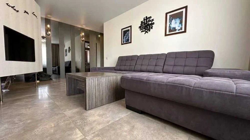 Продам 3 кімнатну квартиру ЖМ Перемога(Кодак) з якісним ремо