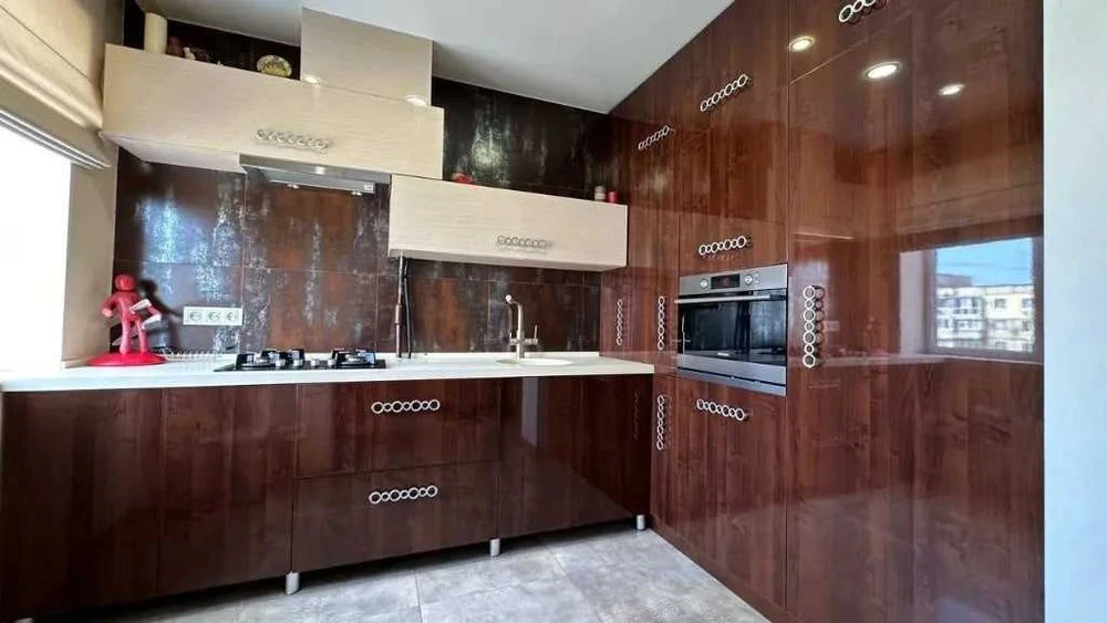 Продам 3 кімнатну квартиру ЖМ Перемога(Кодак) з якісним ремо