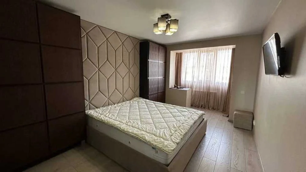 Продам 3 кімнатну квартиру ЖМ Перемога(Кодак) з якісним ремо