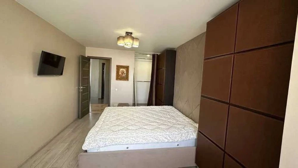 Продам 3 кімнатну квартиру ЖМ Перемога(Кодак) з якісним ремо