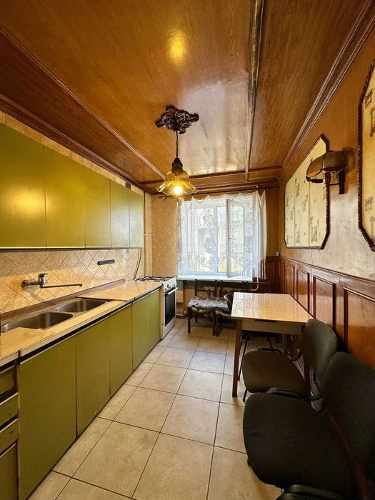 I will sell a spacious 3-room apartment. an apartment in a brick house on ul.