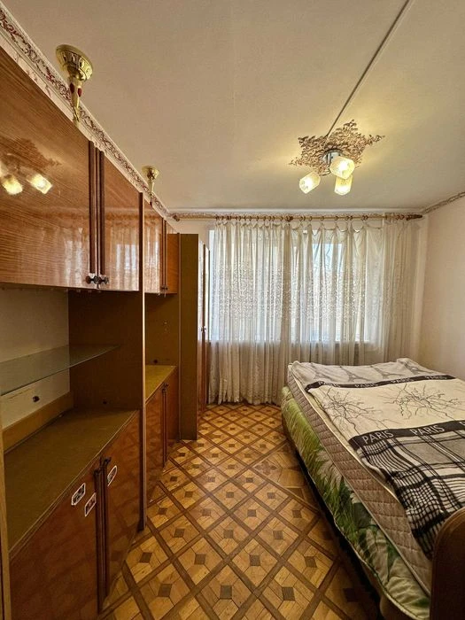 I will sell a spacious 3-room apartment. an apartment in a brick house on ul.