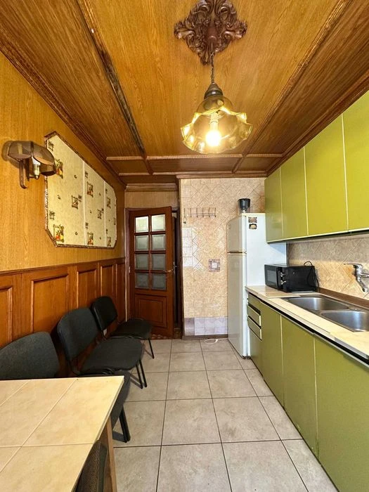 I will sell a spacious 3-room apartment. an apartment in a brick house on ul.