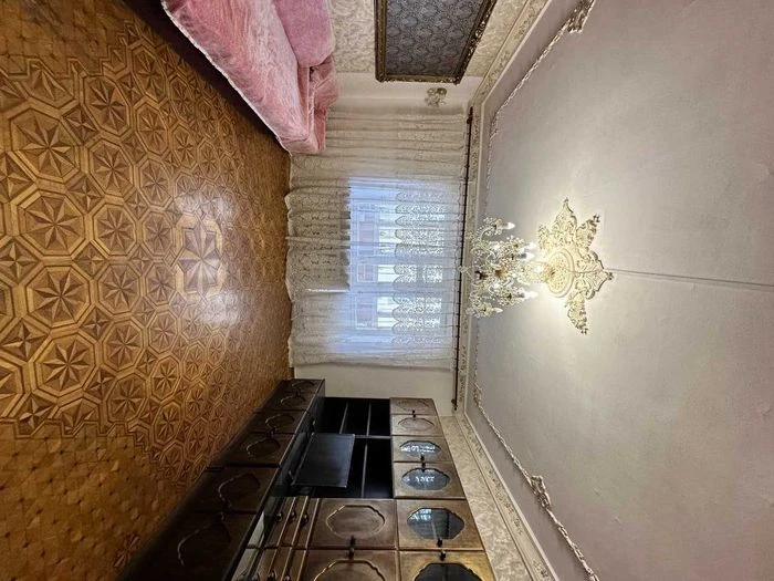 I will sell a spacious 3-room apartment. an apartment in a brick house on ul.