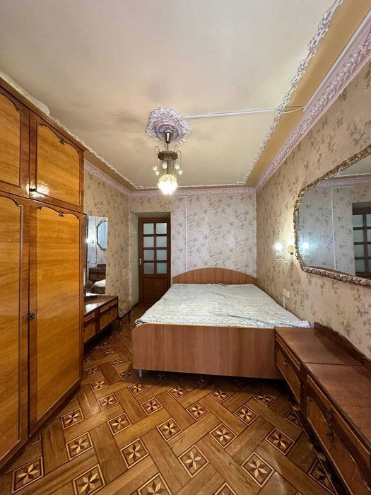 I will sell a spacious 3-room apartment. an apartment in a brick house on ul.