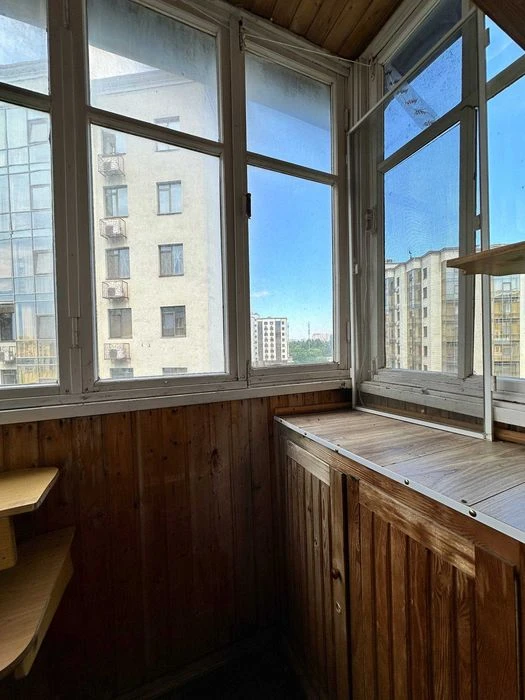 I will sell a spacious 3-room apartment. an apartment in a brick house on ul.