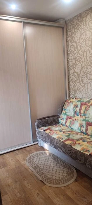 I will sell a house of 8 hundred, Yunost district