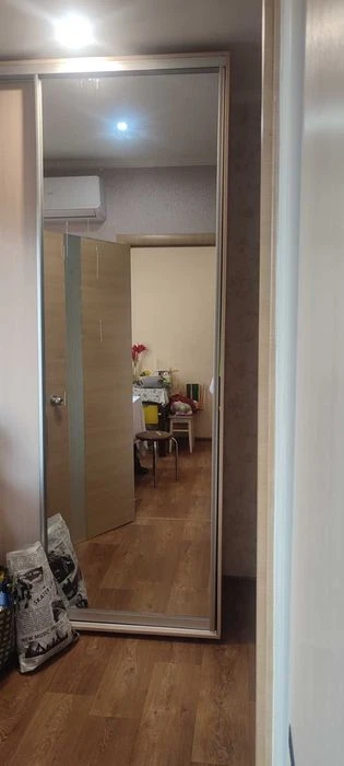 I will sell a house of 8 hundred, Yunost district
