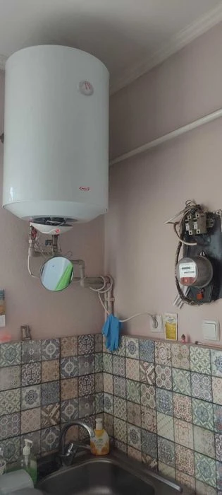I will sell a house of 8 hundred, Yunost district