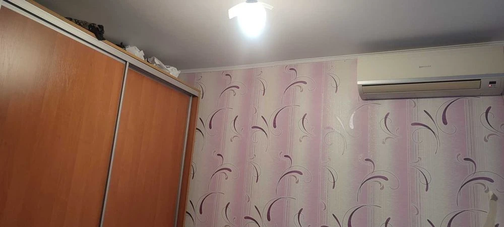 I will sell a house of 8 hundred, Yunost district