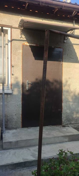 I will sell a house of 8 hundred, Yunost district