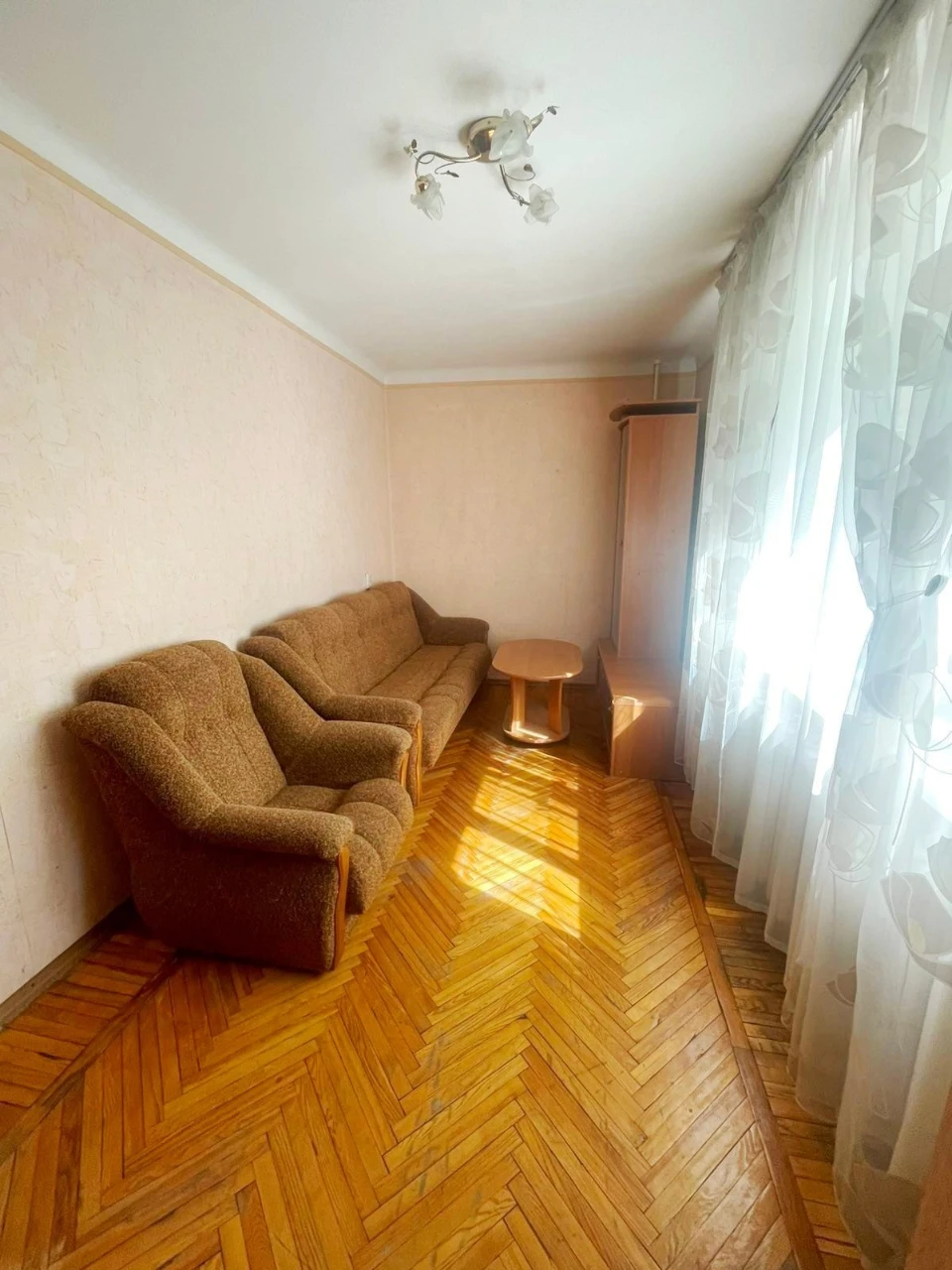 Продаж 2-кімнатної квартири 46 м², Юрія Глушко вул., 4