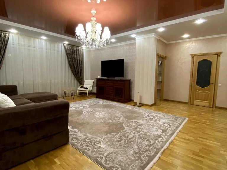Apartment. Dnipro, Oleksandra Polya Ave. (Kirova)