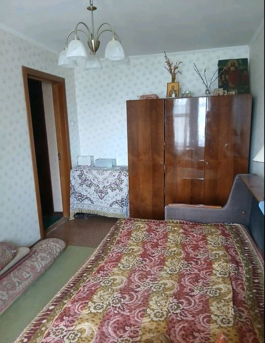 Мотель , продам простору двокімнатну квартиру.