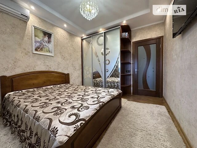For sale 2-room apartment 55 sq. m. on Lyatoshynskogo St. 28 • ID 34